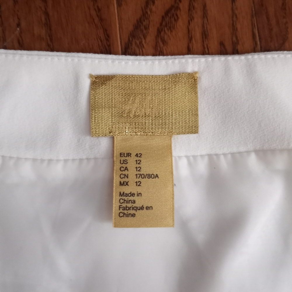 H&M Cream with Silver Sequins Beaded triangle pattern - Picture 3 of 4